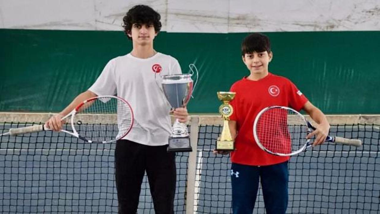 Kocaeli'de tenisçi kardeşler Gazze'ye 102 bin lira bağışladı