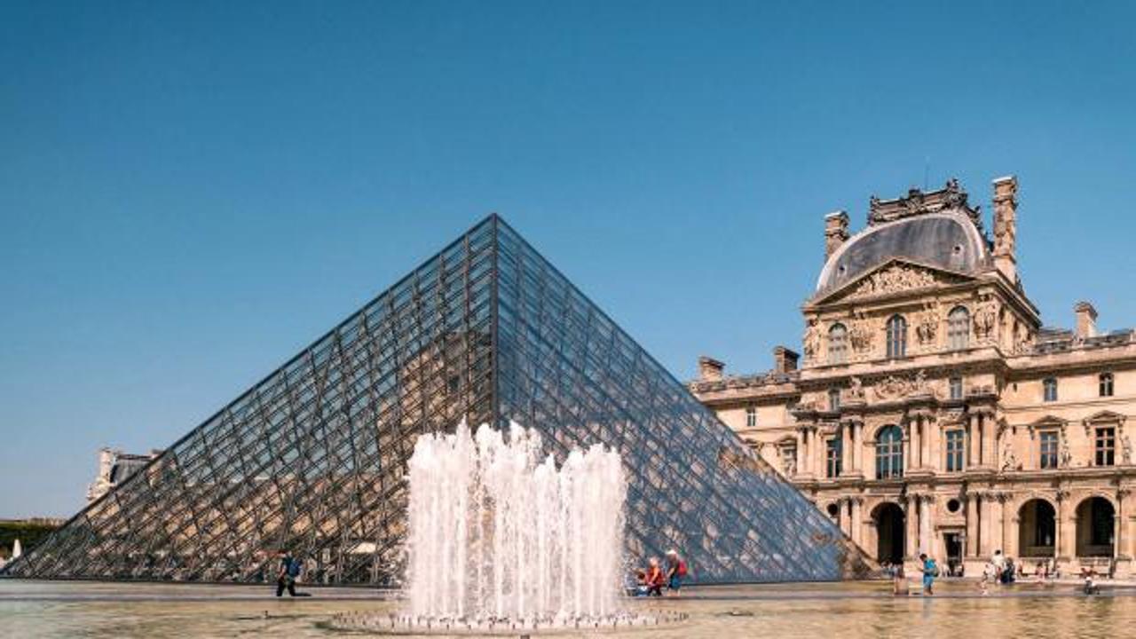 Louvre Müzesi'nde kriz! Acil durum ilan edildi: Müze ziyarete kapatıldı