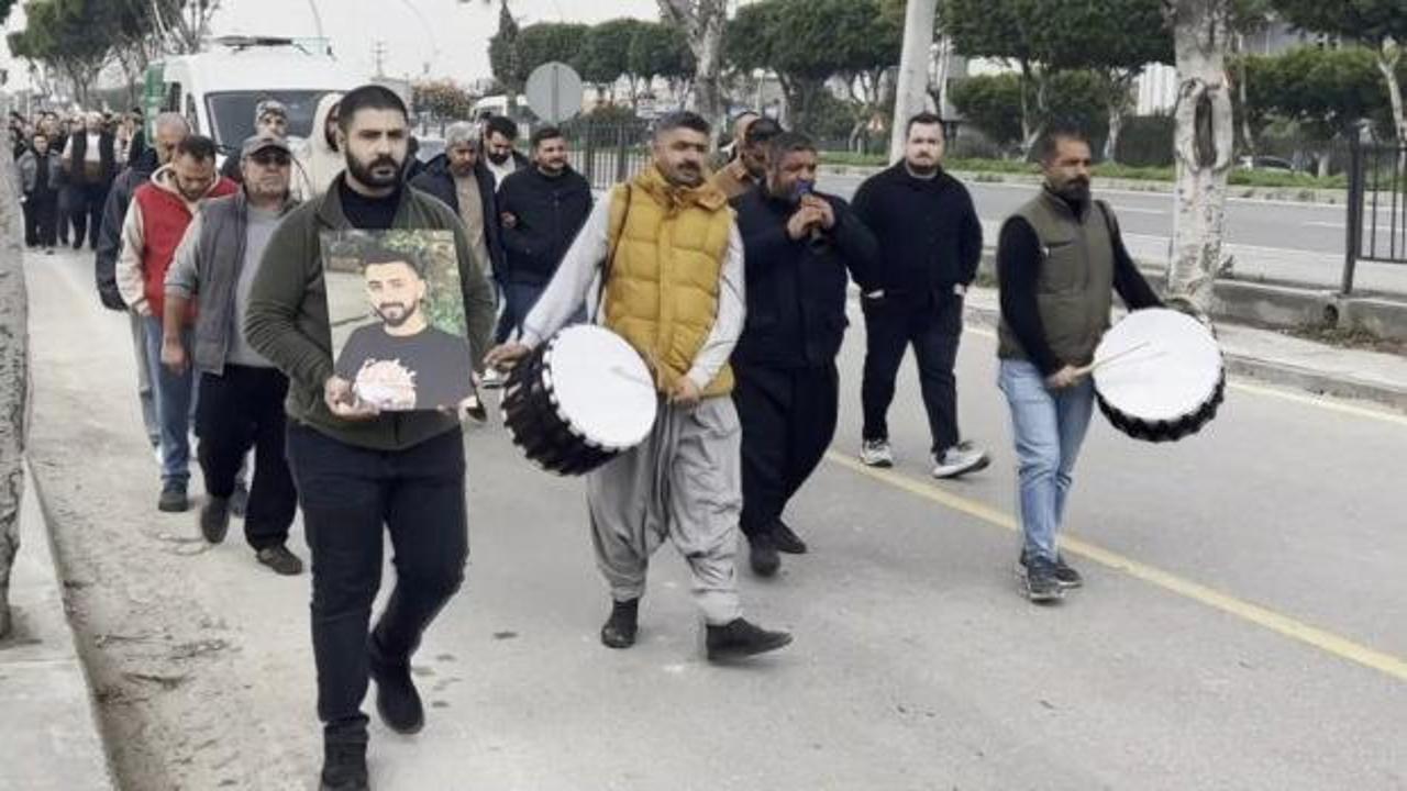 Mersin'de &ouml;len genci davul zurnayla uğurladılar