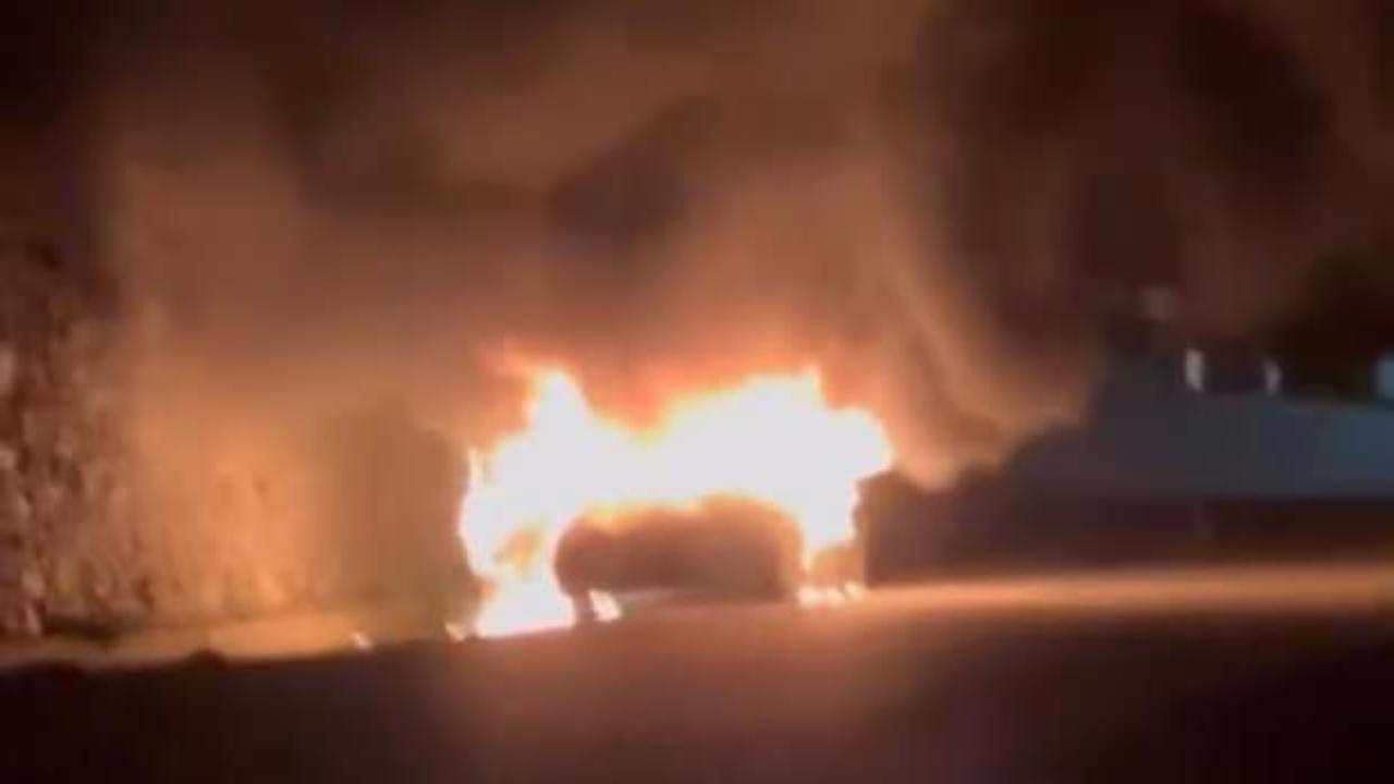 Seyir halindeki araç alev aldı