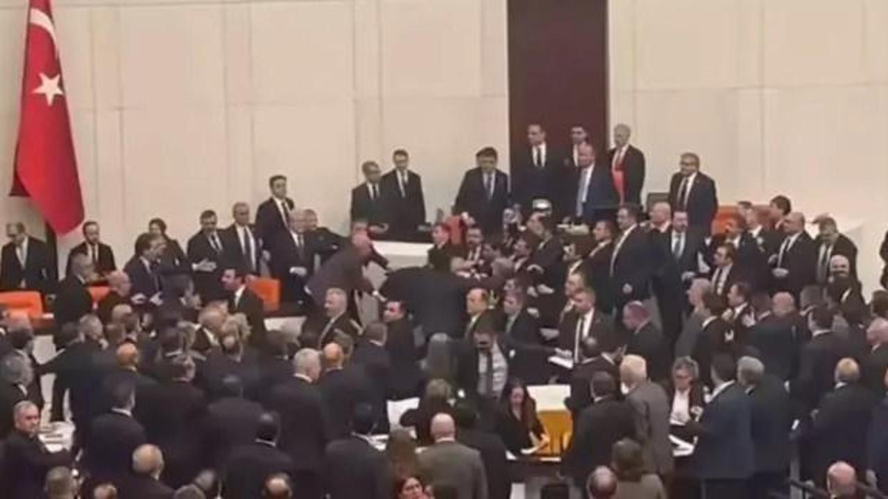 TBMM'deki kavgada dikkat &ccedil;eken detay: Osman G&ouml;k&ccedil;ek 'Başka &ccedil;arem yoktu' diyerek anlattı