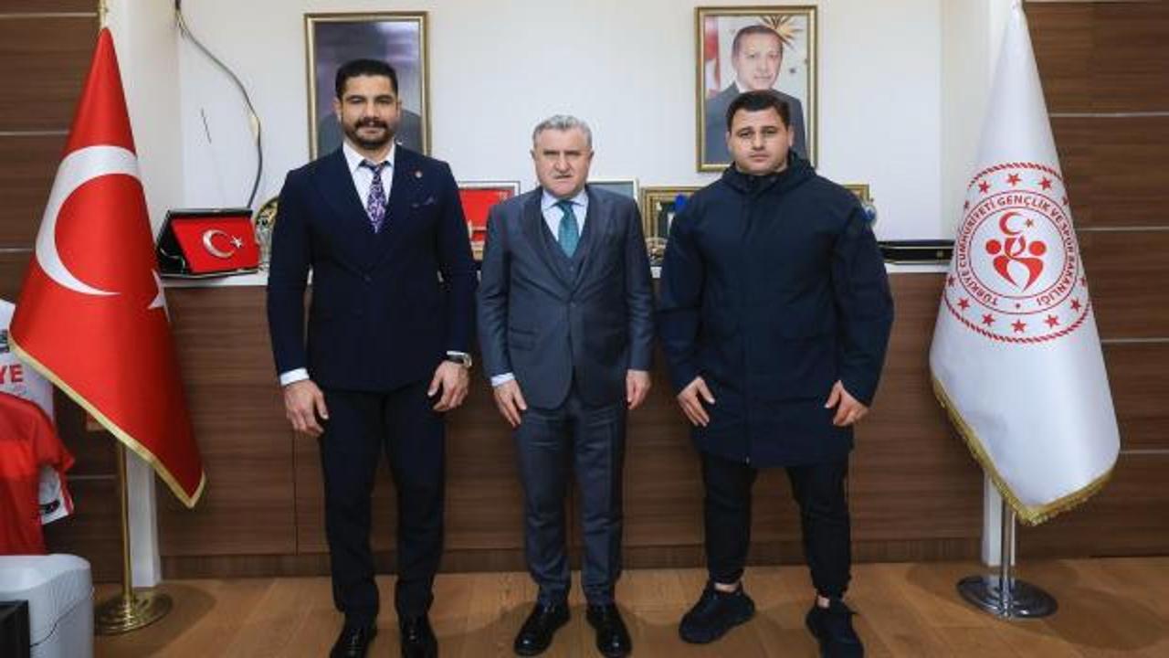 Türk güreşinin iki efsanesinden Bakan Bak'a ziyaret