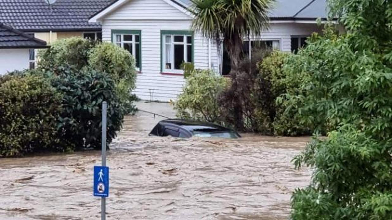 Yeni Zelanda'da sel can aldı