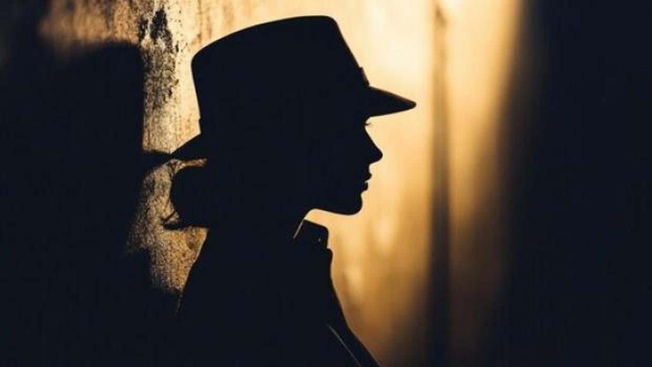 Yunan ordusunda casus krizi: Ağın tepesinde gölge kadın var