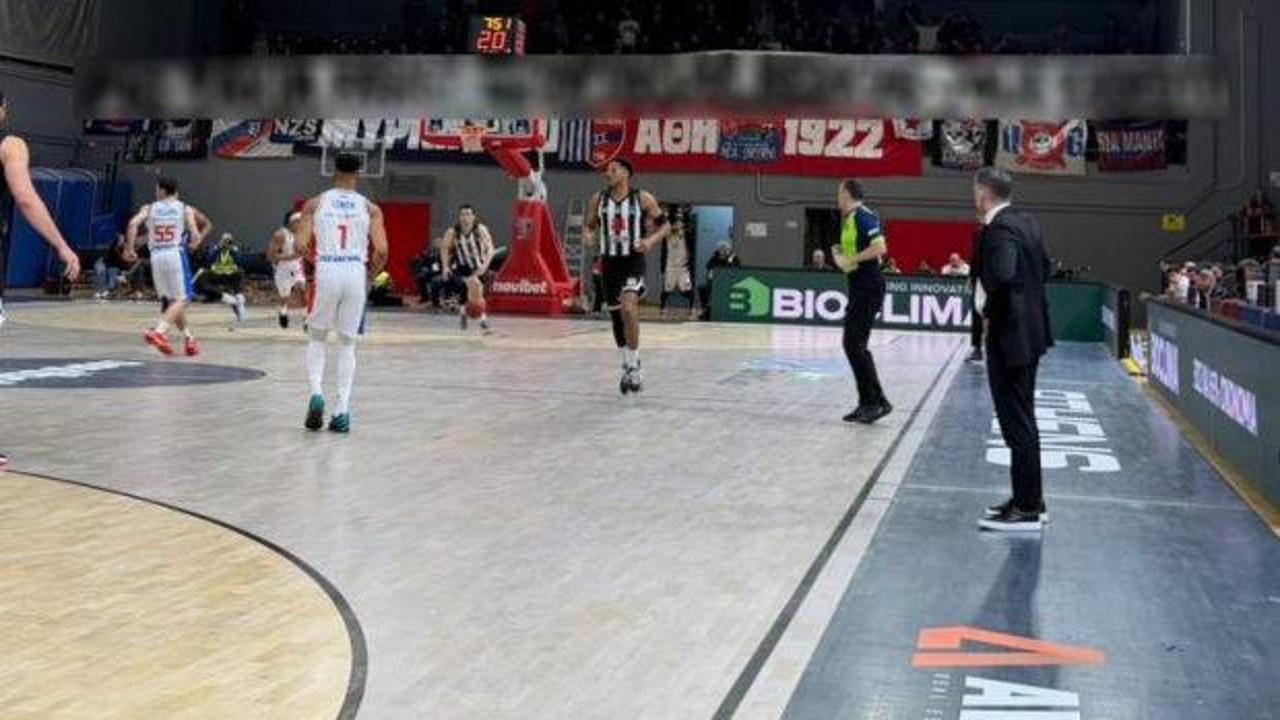 Yunan taraftarlardan Beşiktaş maçında hadsiz pankart