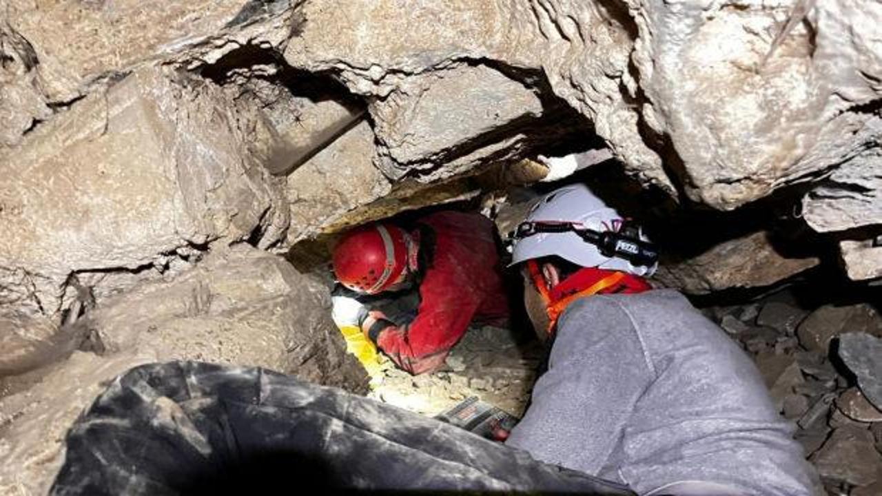 Mağarada nefes kesen kurtarma operasyonu: 5 metreden düştü, 9 saatte ulaşıldı