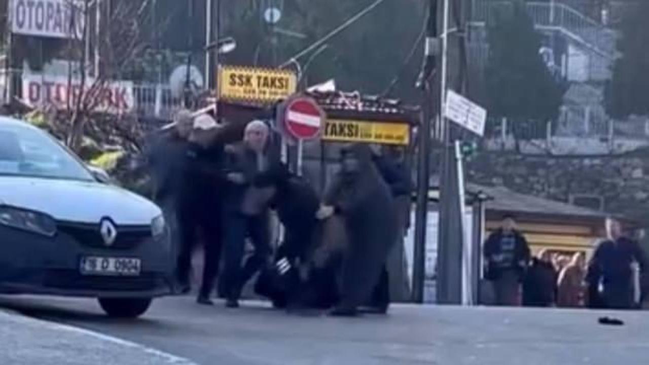 Yol verme kavgası meydan savaşına döndü: Tekme ve yumruklar havada uçuştu