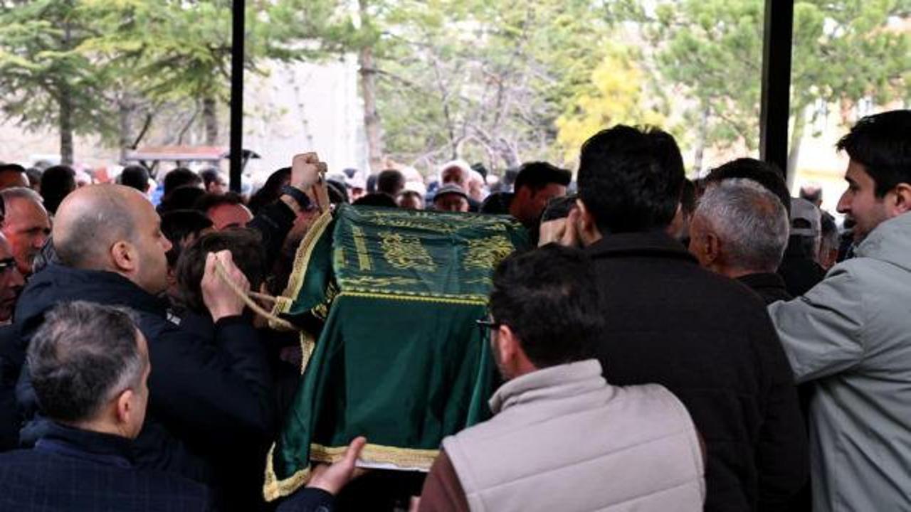 Adana'da motosiklet dehşeti! Yaya ge&ccedil;idinde 17 aylık bebeğe &ccedil;arpıp ka&ccedil;tı