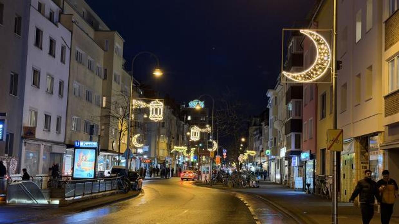 Almanya caddelerinde ramazan ışıltısı: Köln ve Frankfurt süslendi