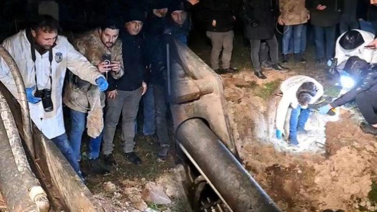 Bartın'da mezarlıkta esrarengiz paket! Zifiri karanlıkta mezar a&ccedil;ıldı