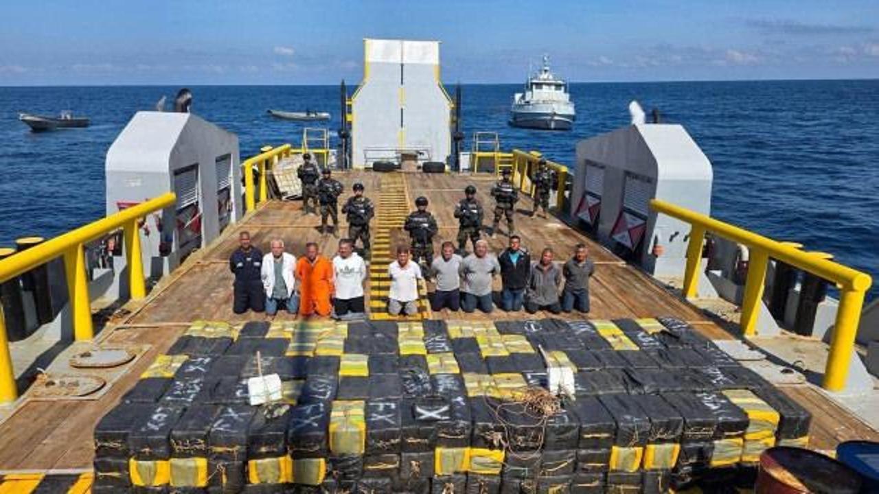 El Salvador'dan Pasifik'te operasyon! 6 tondan fazla kokainin ele ge&ccedil;irdi