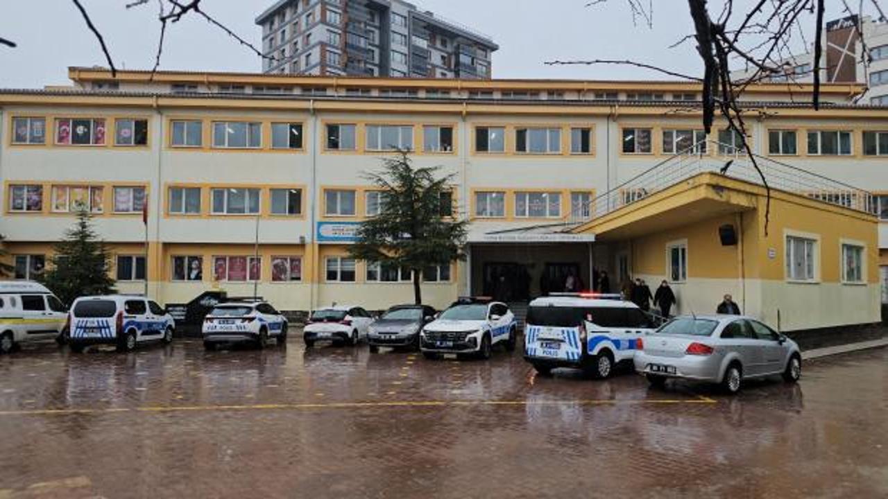 Kayseri'de ortaokulda dehşet! Bı&ccedil;aklı kavgada 1 &ouml;ğrenci yaralandı
