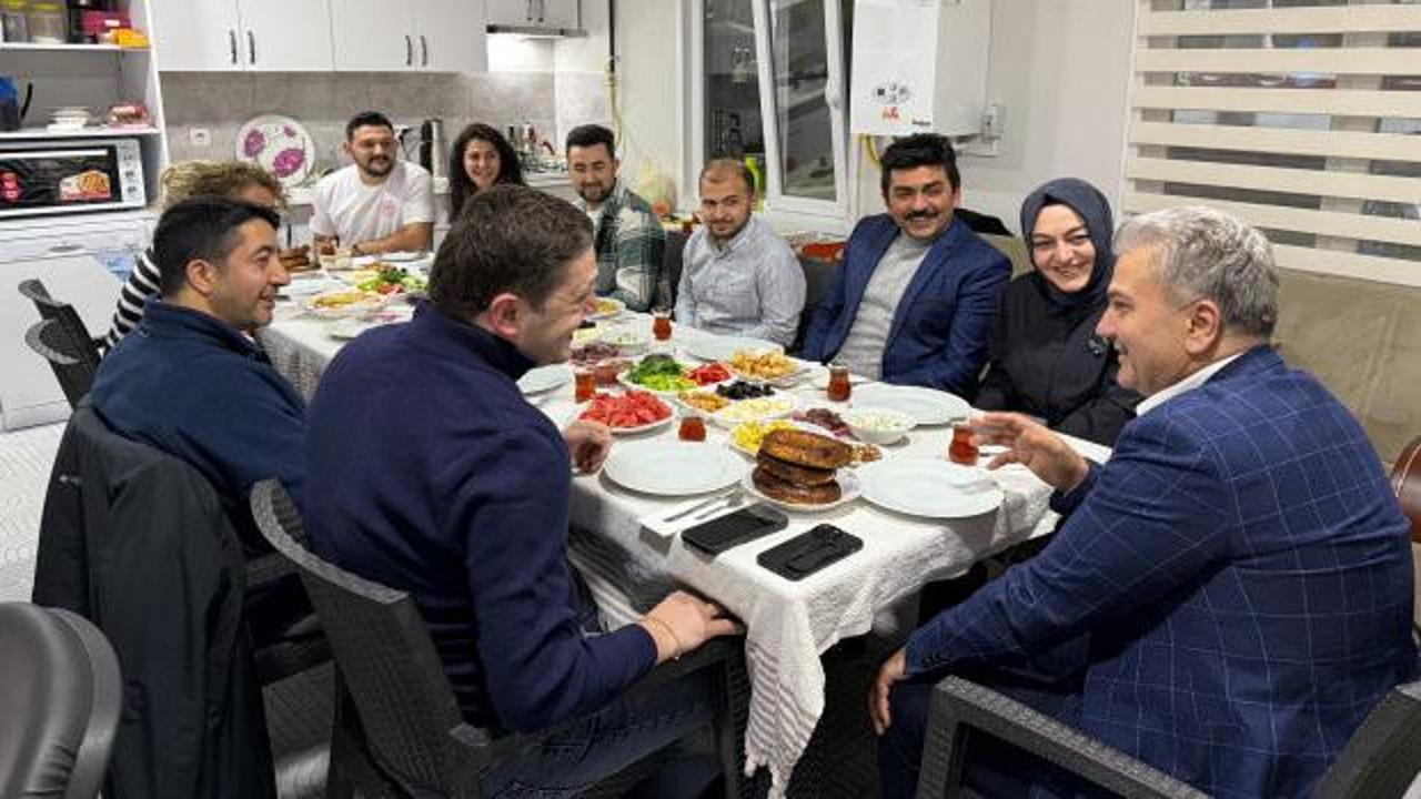 Milletvekili Canbey, sağlık &ccedil;alışanlarıyla sahur yaptı 