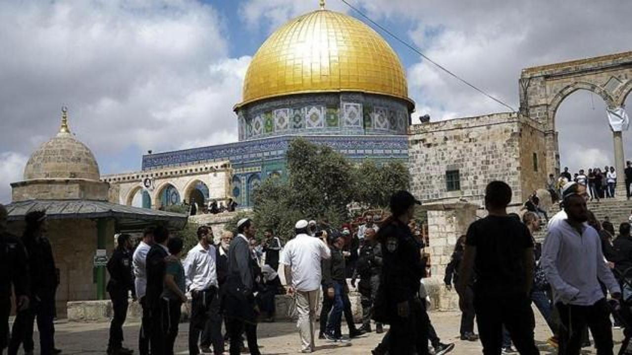 Ramazan ayı &ouml;ncesi Kud&uuml;s'te provokatif eylem: Mescid-i Aksa'ya baskın d&uuml;zenledi