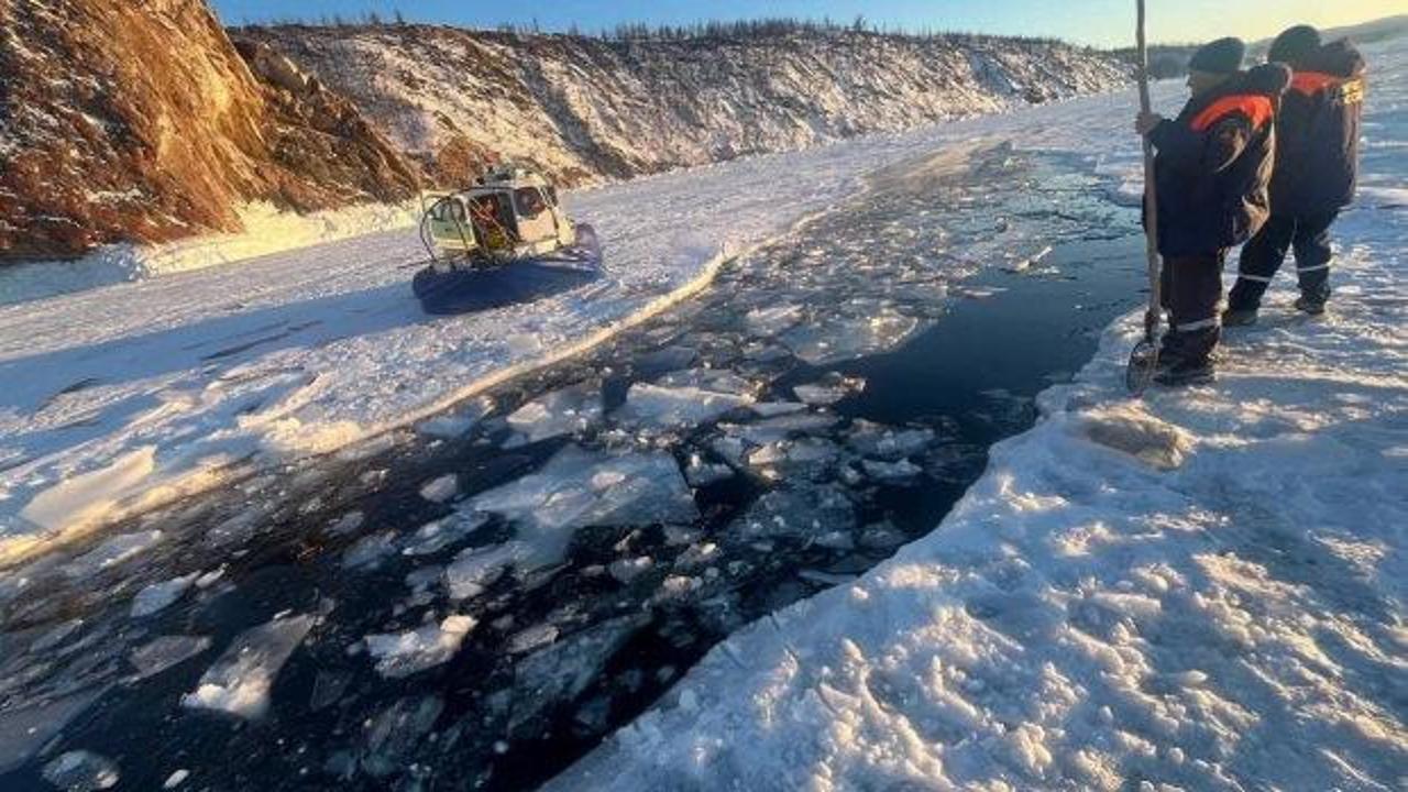 Rusya’da Baykal Gölü’nde buz altına giren araçta 8 kişi öldü