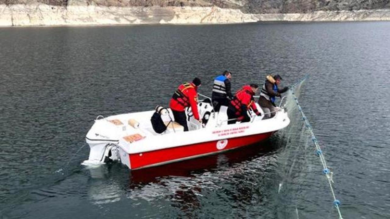 Tekne ile kaçak avcılara denetim