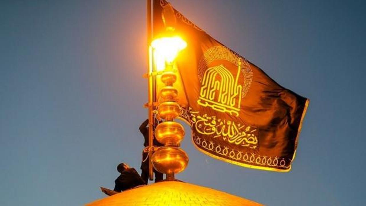 İran'da siyah bayrak göndere çekildi