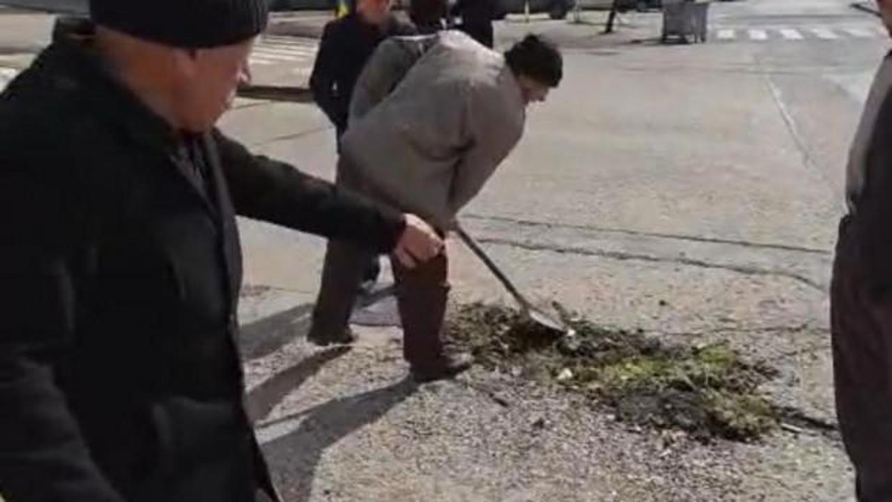 Yer: Ankara! Belediyenin kapatmadığı çukuru vatandaş kapattı