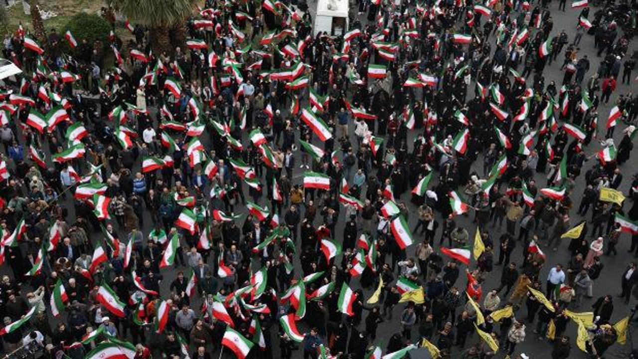 ABD ve İsrail'e kötü haber! İran halkı sokaklara döküldü! Hükümete savaş desteği