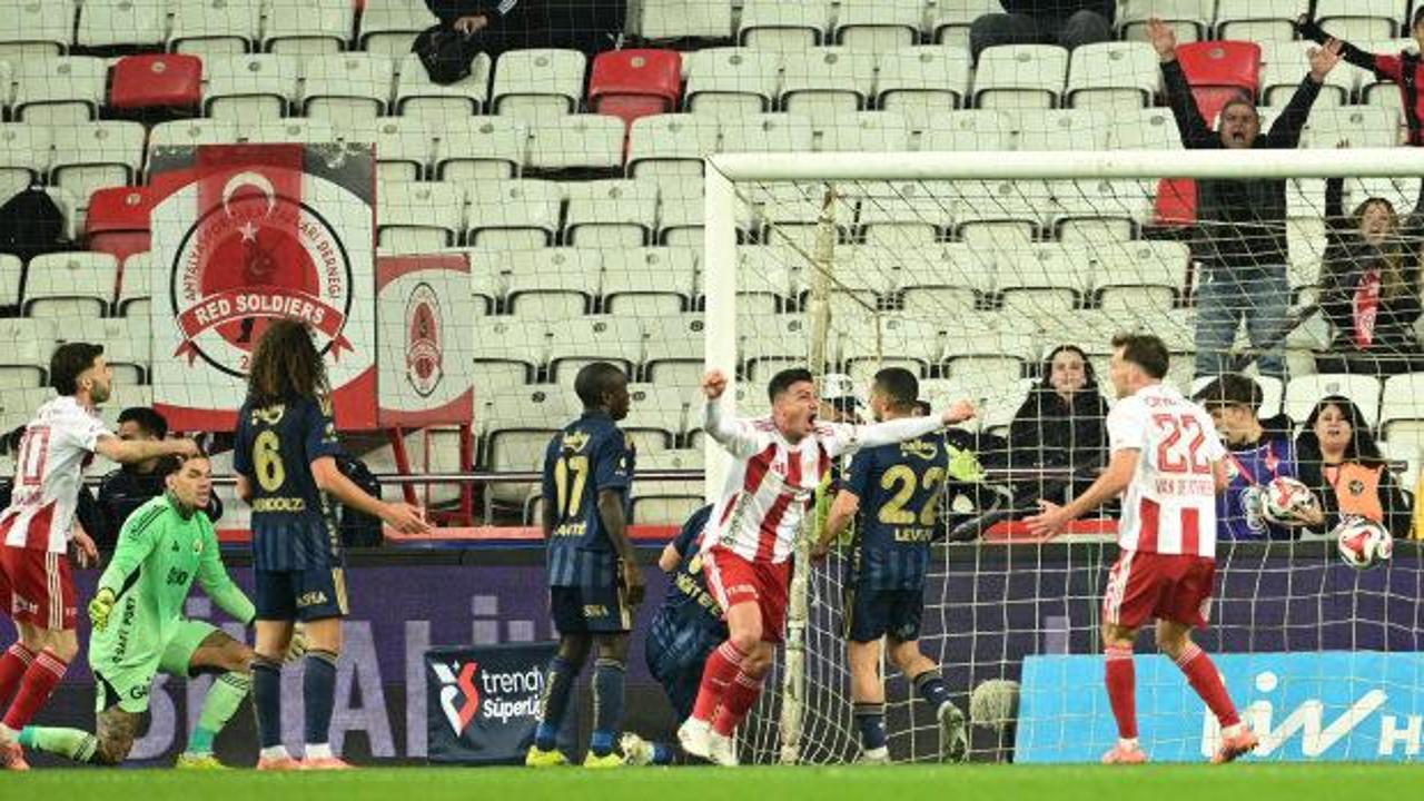 Fenerbahçe'ye 2-0'dan dönmek yetmedi! Zirve yarışında kan kaybı sürüyor