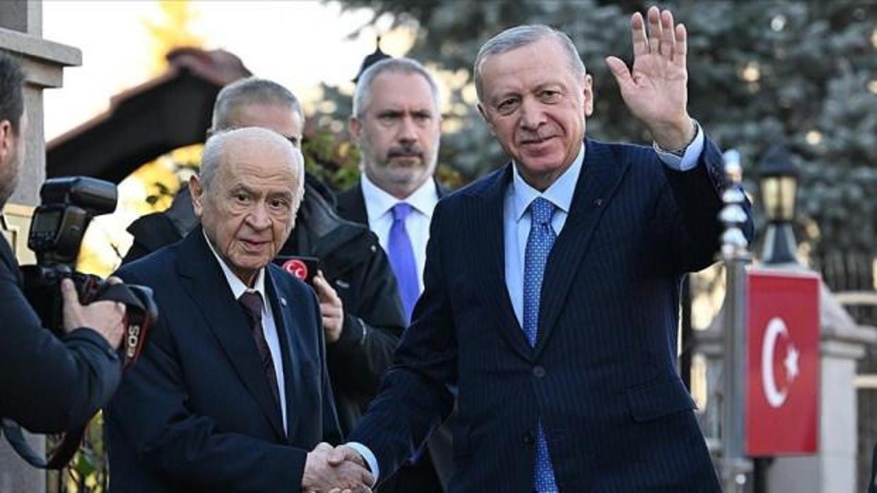Bahçeli'den Erdoğan'a doğum gününe özel '72 gül' ve anlamlı tablo hediyesi!