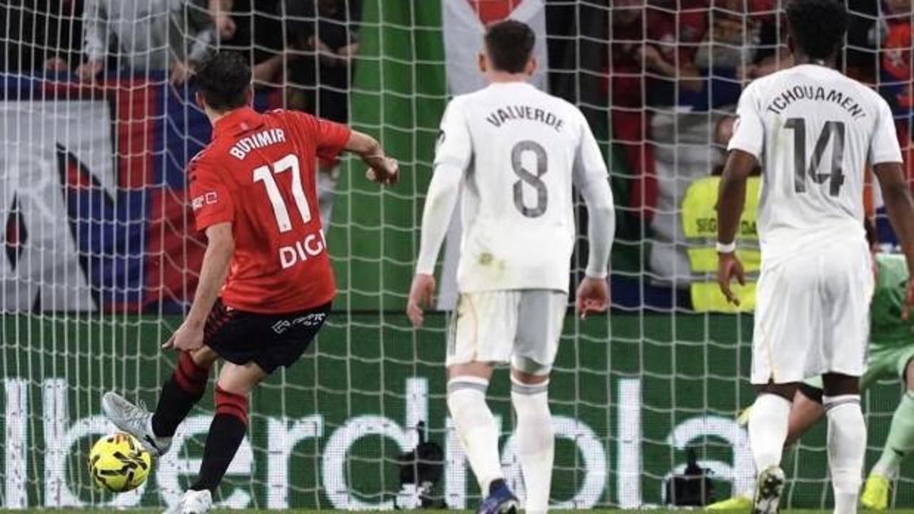 Eski bir İsrail askeriyle evli olan kaleci Filistin bayrağı önünde avlandı: İkonik bir an