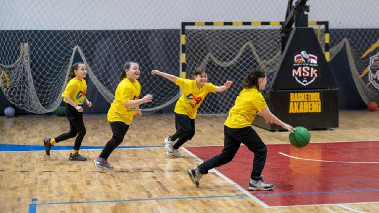 Her şeyi 4'le çarpıyorlar: Dördüzler basketbolda büyük gelişim gösteriyor