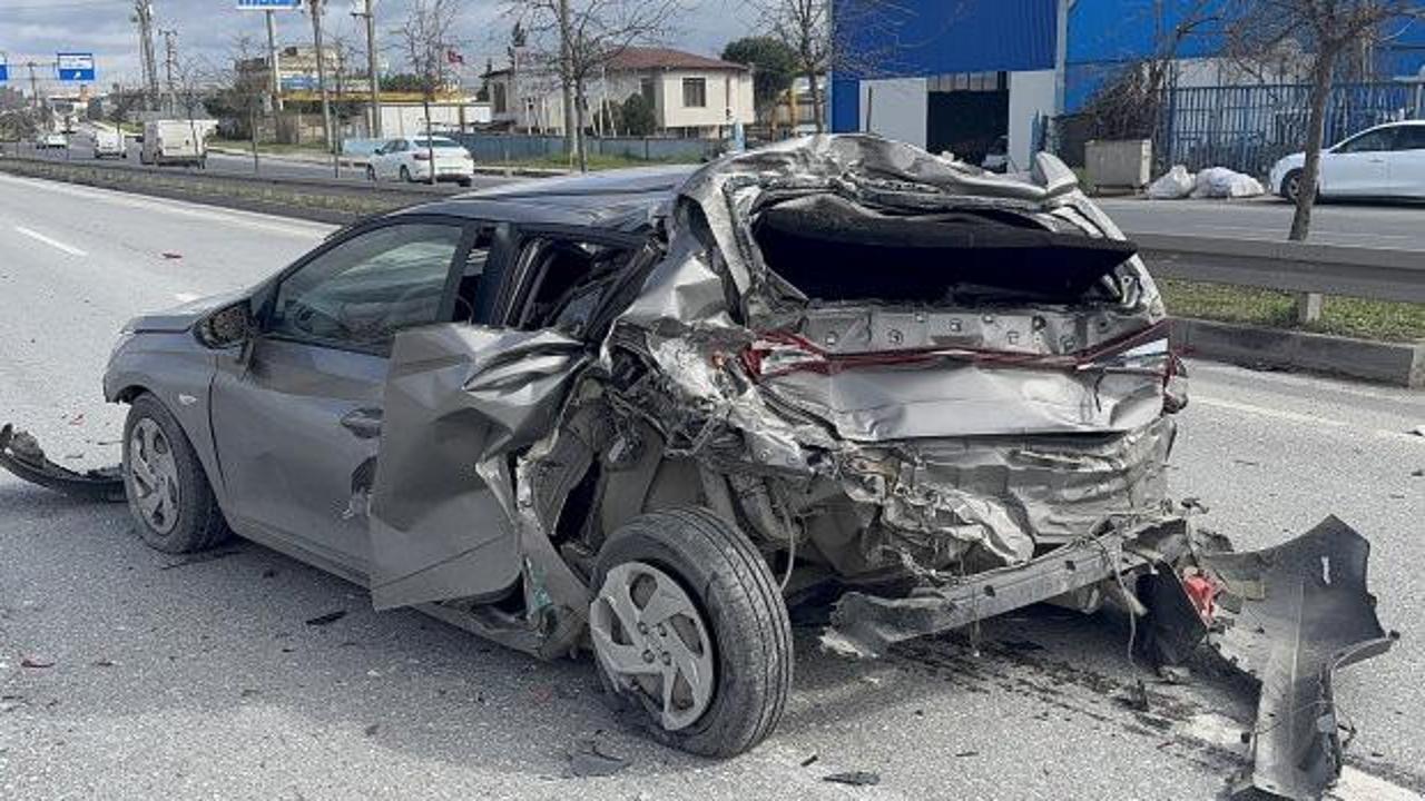 Kocaeli'de feci kaza: Otomobil adeta preslendi!