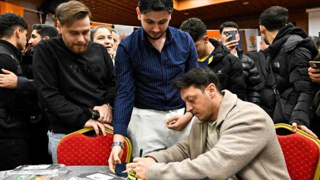 Mesut &Ouml;zil'den Galatasaray ve Fenerbah&ccedil;e s&ouml;zleri!