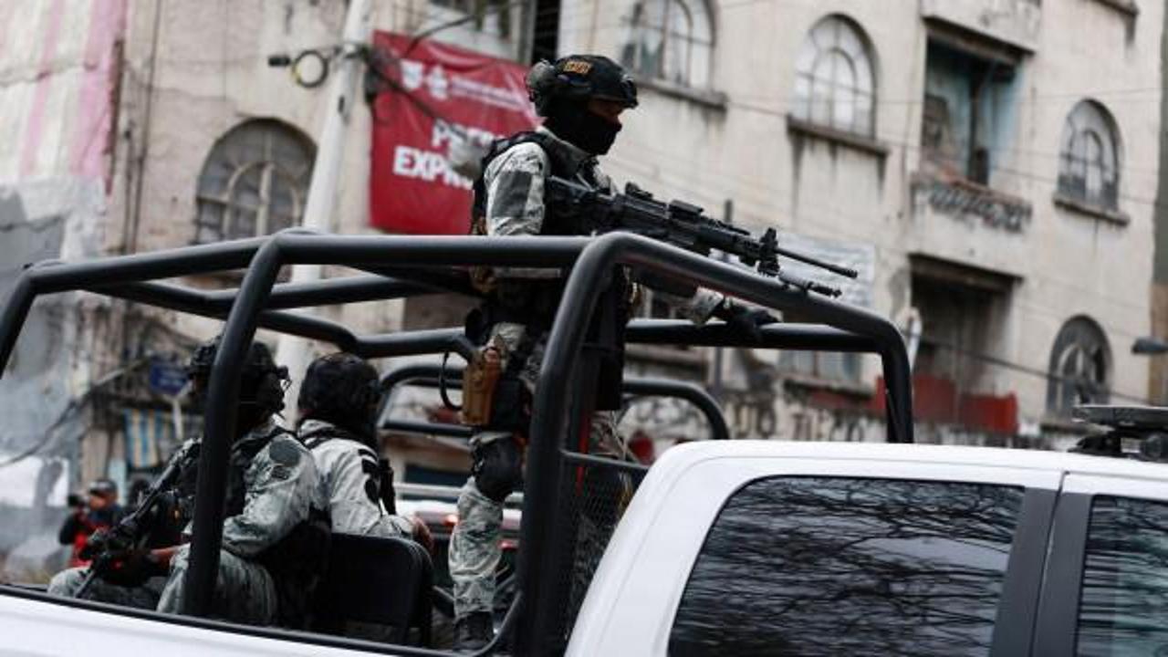 Ortalık savaş alanına döndü! Büyük yığınak! 9 bin asker konuşlandırıldı