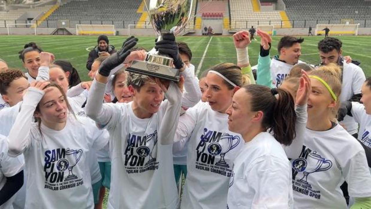 Son 2 yılda 2 kez şampiyon olan İstanbul ekibi 1. Lig'e yükseldi