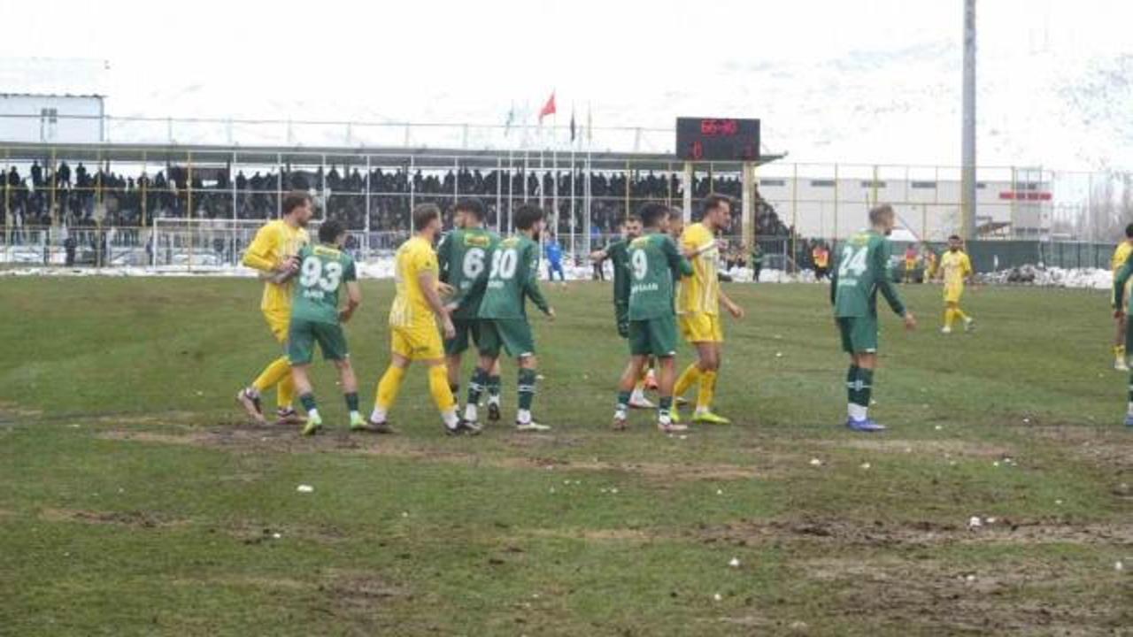 2. Lig'de Bursaspor fırtınası! 'Tarla'da liderlik per&ccedil;inlediler: Makas a&ccedil;ılıyor