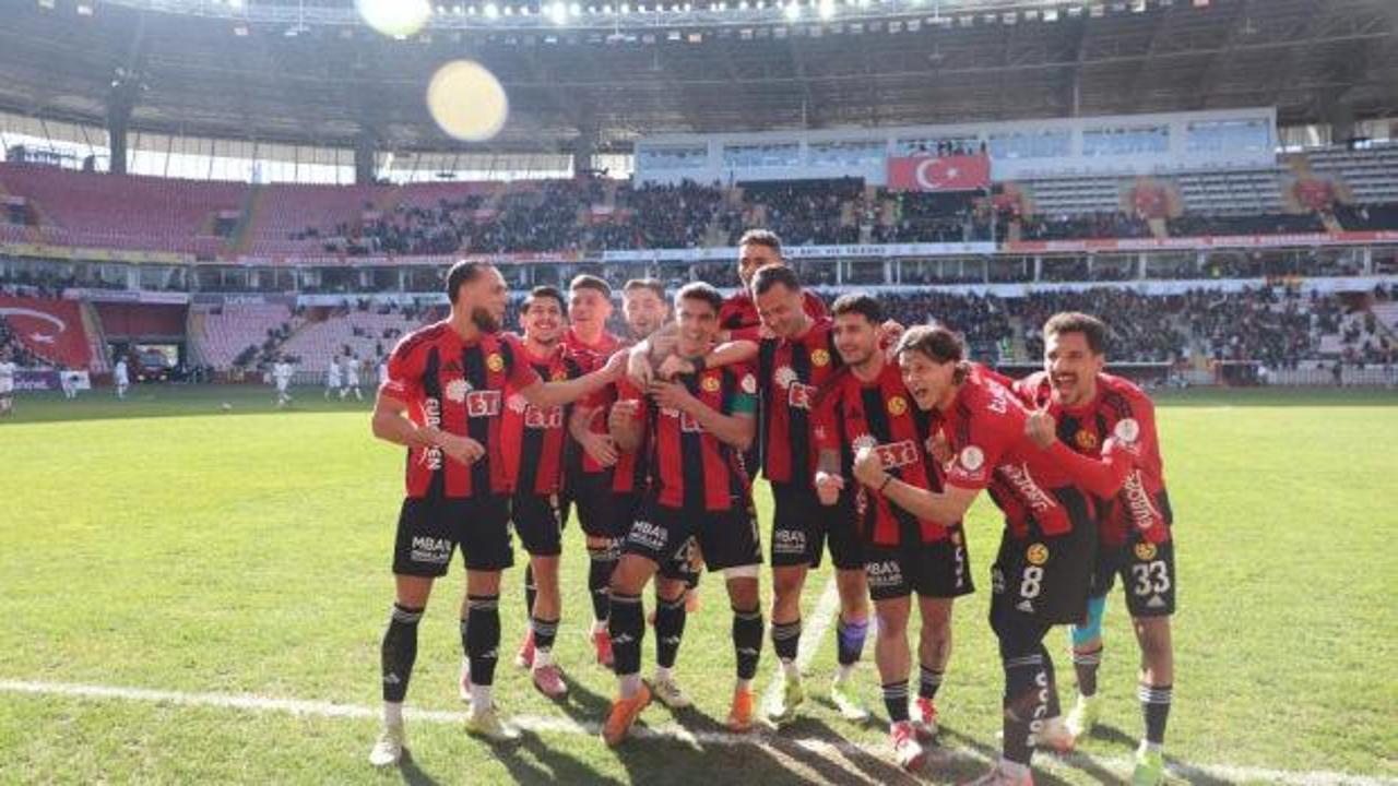 3. Lig'de oynayan efsane takımdan gol şov! Binlerce seyircisinin önünde 7 attı