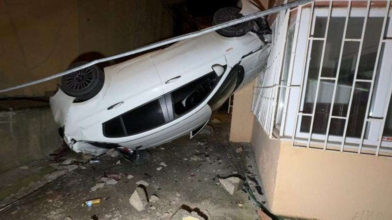 İstanbul'da mahalleyi ayağa kaldıran kaza: 8 metre y&uuml;ksekten d&uuml;şt&uuml;!