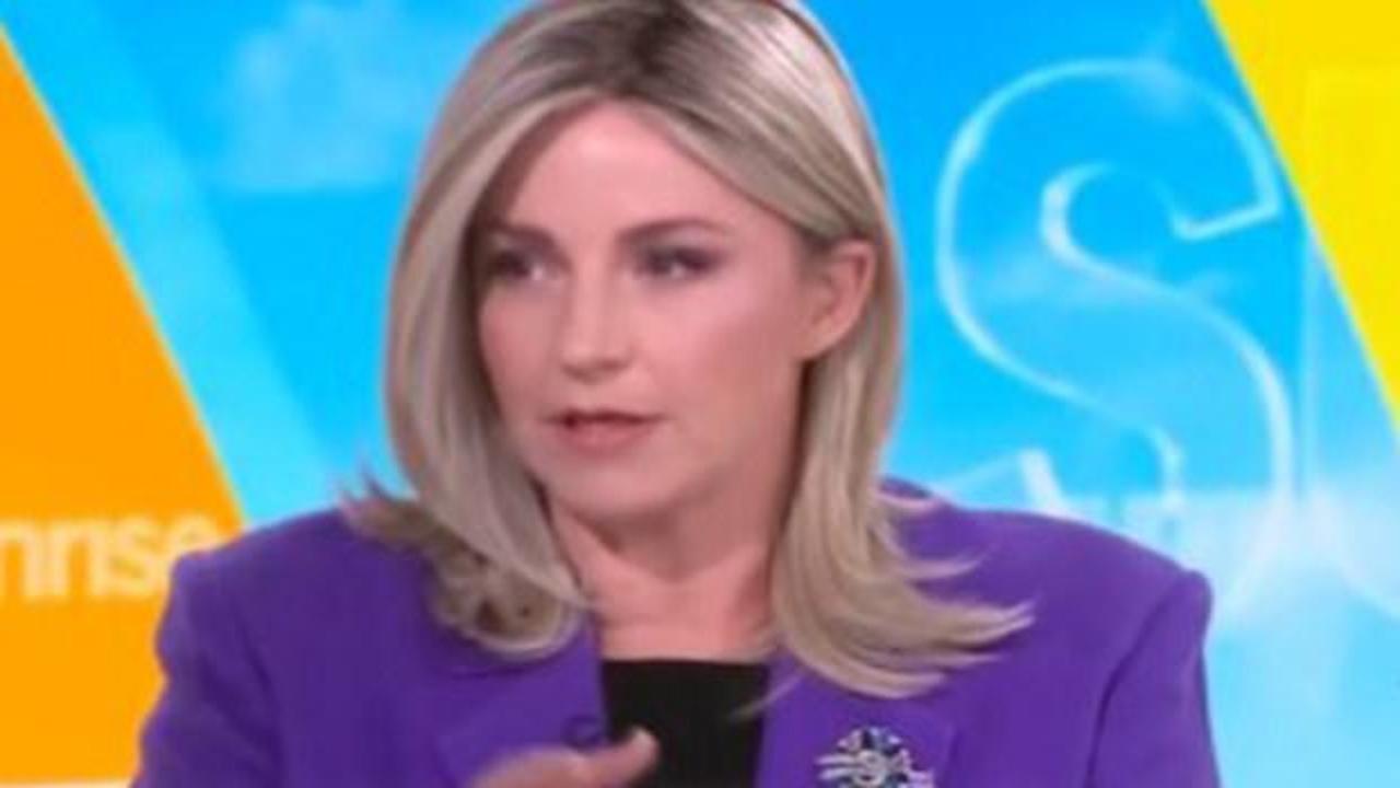 Avustralyalı yazar İran rejimine diktatör diyen sunucuya sert çıktı