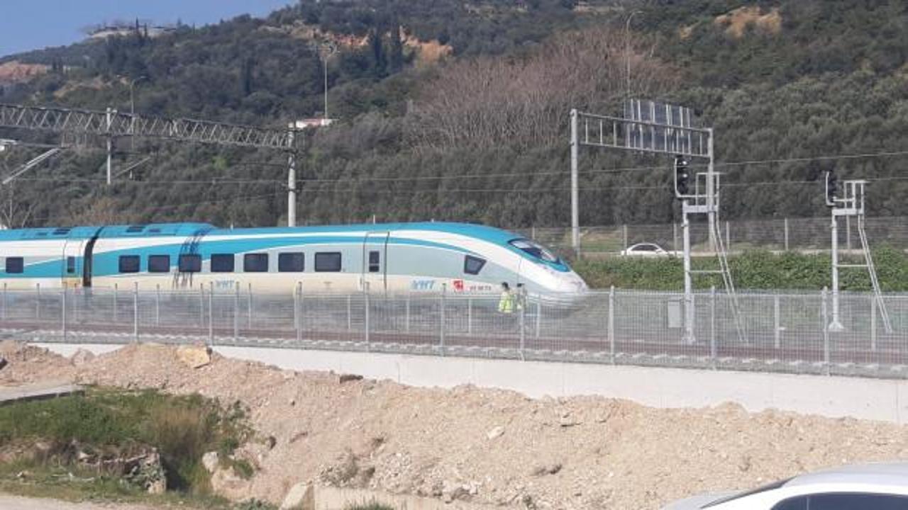 Feci &ouml;l&uuml;m: Y&uuml;ksek hızlı trenin &ccedil;arptığı adam hayatını kaybetti!