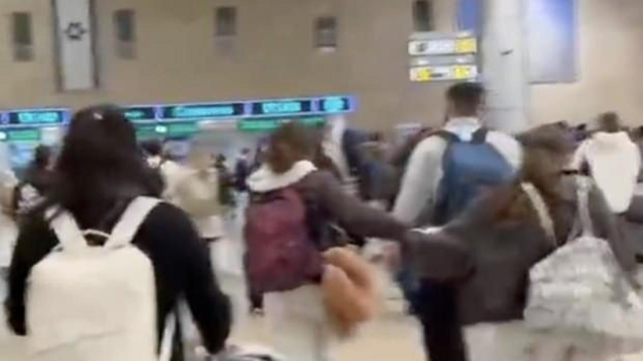 İran'ın misilleme saldırılarına sürerken İsrailliler havaalanlarına akın etti