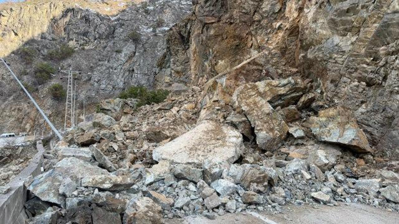 Karadeniz’de heyelan alarmı! 2 il arası yol trafiğe kapatıldı