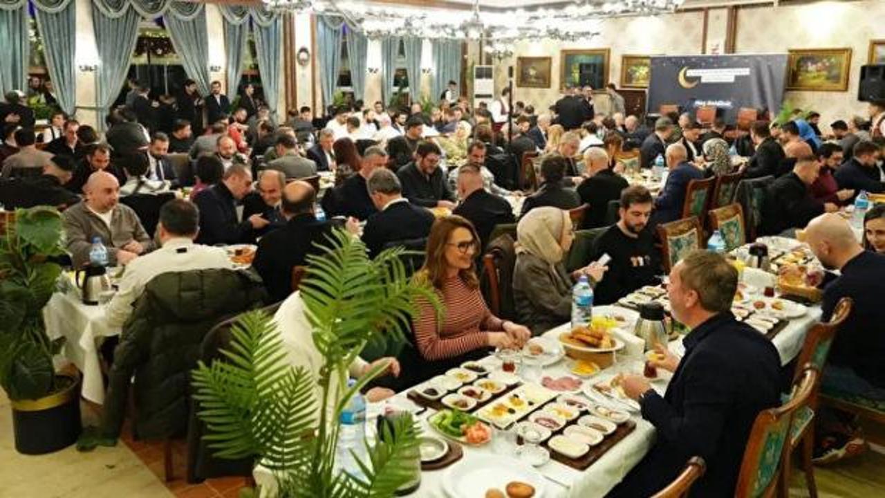 17 yıldır aralıksız sürüyor! Medya dünyası sahurda buluştu