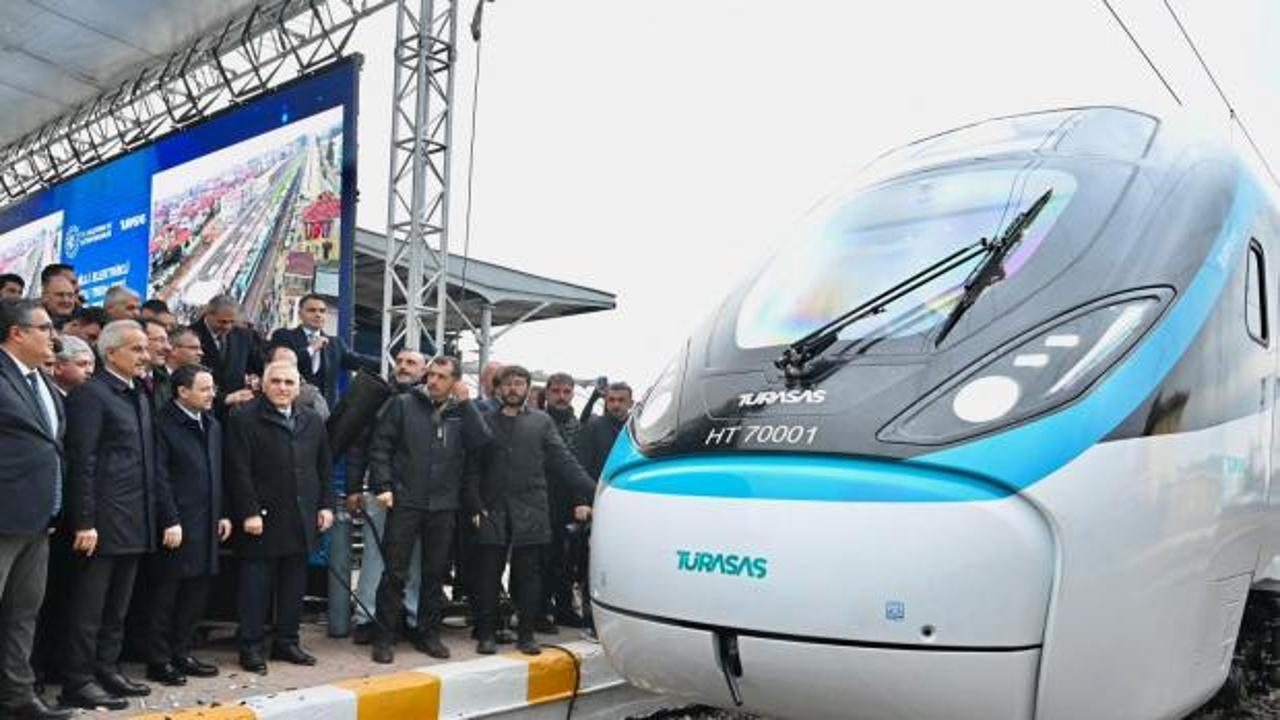 Türkiye’nin ulaşımında milat! İlk yerli ve milli hızlı treni raylara indi!
