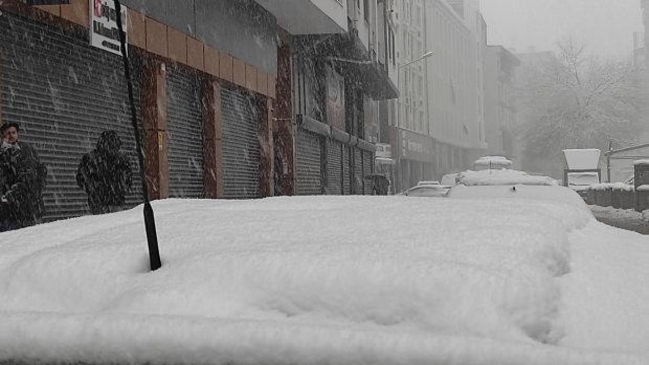 Van'da kar nedeniyle 216 yerleşim yerinin yolu ulaşıma kapandı