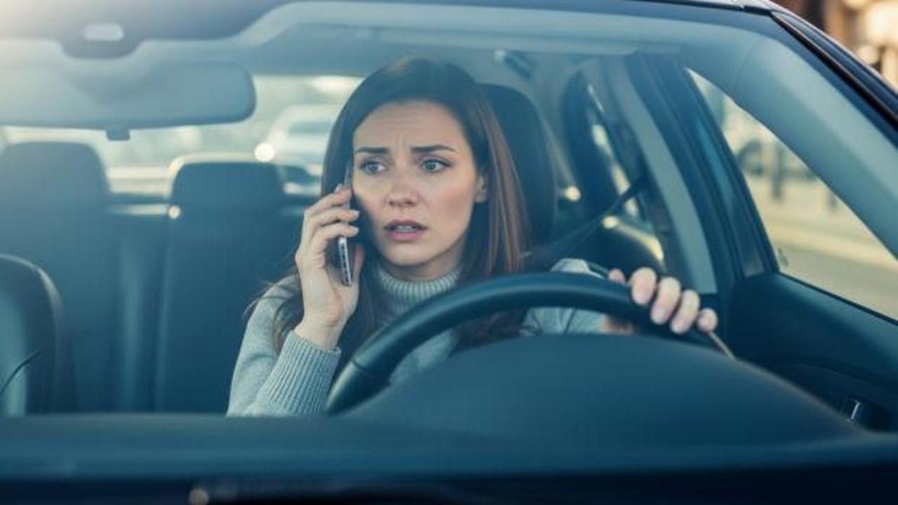 Seyir halinde telefon kullananlara büyük ceza: 3'üncüde ehliyet gidecek