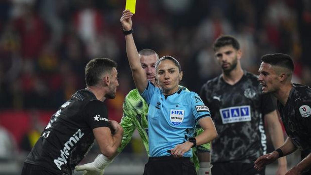 Süper Lig ekibinin hocası hakeme isyan etti: 'Adil bir maç olsa 3 puan alırdık'