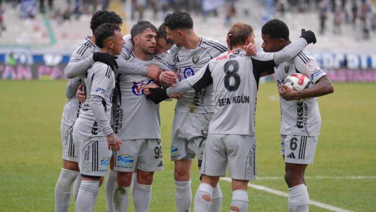 Lider zirveyi bırakmıyor! Tarihi maç öncesi fark attılar