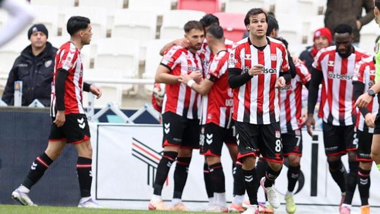 Efsane takımdan evinde kritik galibiyet! Süper Lig için play-off potasına tutundu