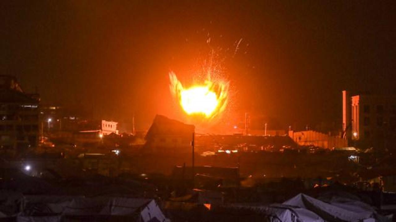 İsrail gece boyu Gazze'ye saldırdı