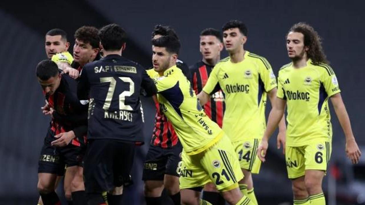 Karagümrük'ün Fenerbahçe maçında penaltı ve kart beklediği pozisyonu Trio değerlendirdi!