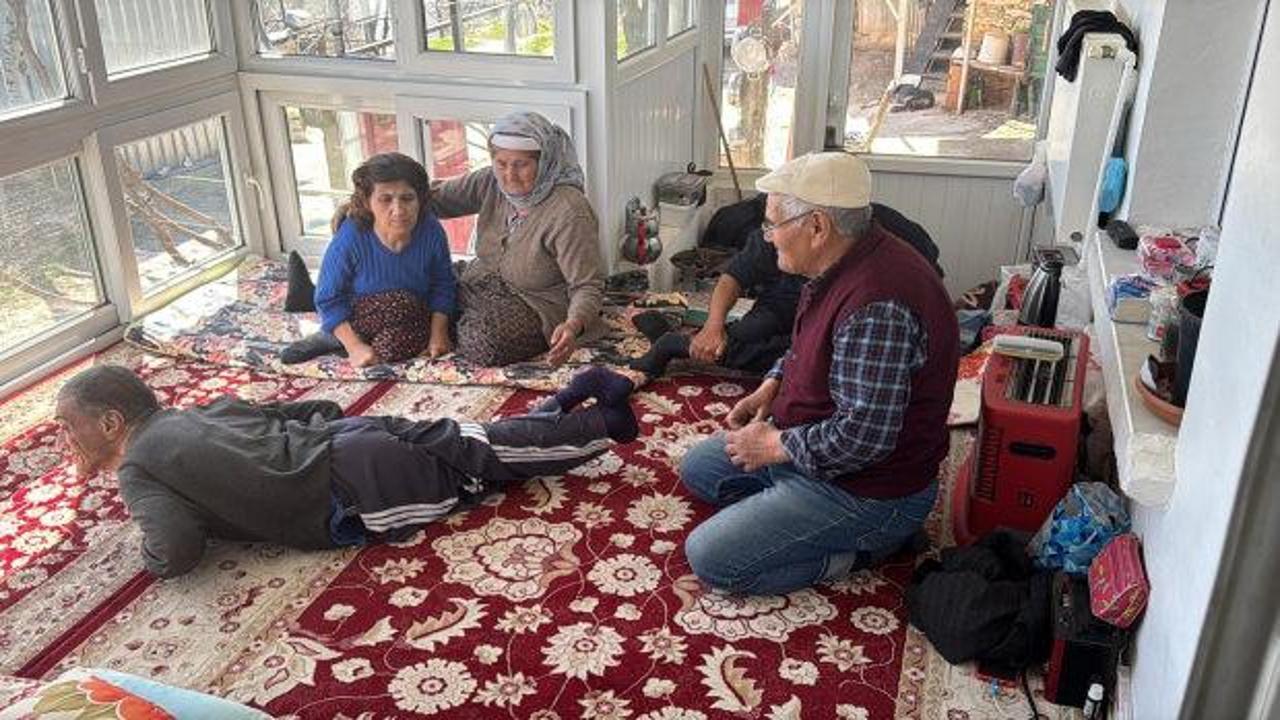 Muğla'da 71 ve 72 yaşındaki &ccedil;ift, 52 yıldır engelli 3 evladına bakıyor