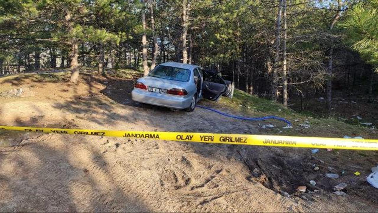 Park halindeki otomobilde &ouml;l&uuml; bulundu