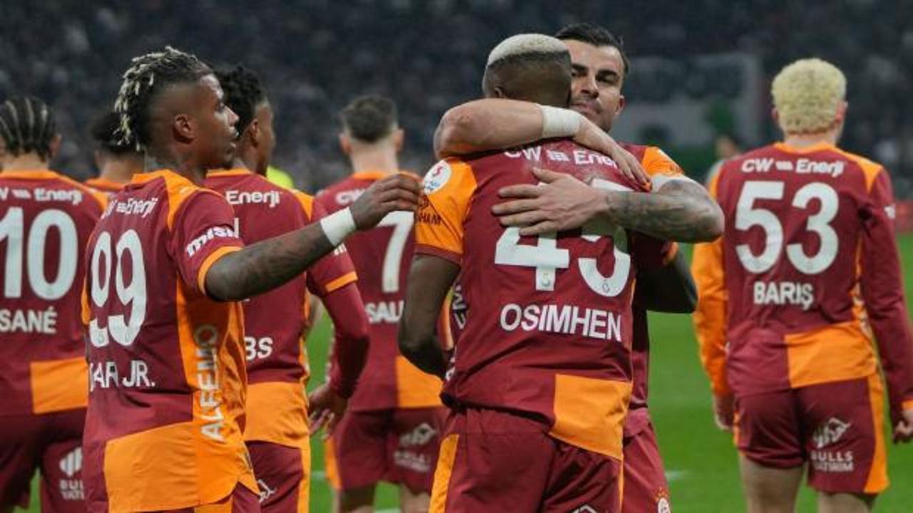 Takım arkadaşından Osimhen'e büyük övgü: Higuain ve Falcao ile oynadım onun gibisi yok!